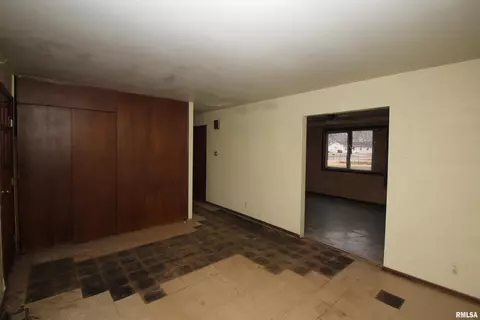 220 E Bittersweet Rd, Washington, IL 61571 photo 3