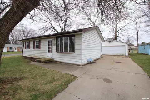 220 E Bittersweet Rd, Washington, IL 61571 photo 1