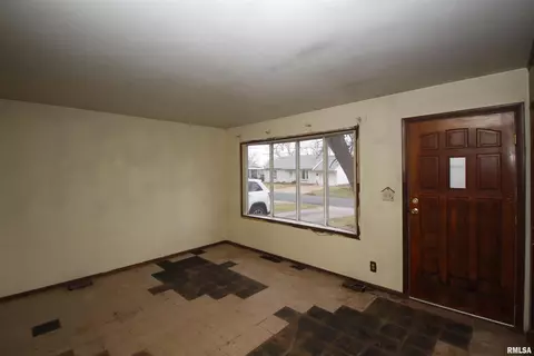 220 E Bittersweet Rd, Washington, IL 61571 photo 5