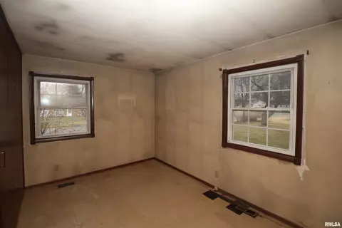220 E Bittersweet Rd, Washington, IL 61571 photo 10