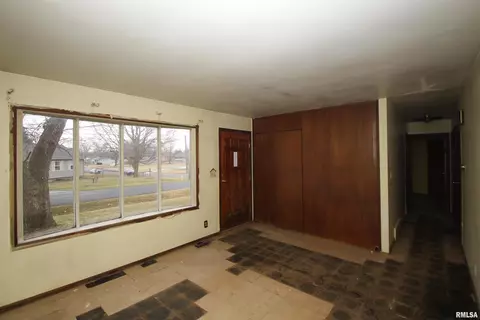 220 E Bittersweet Rd, Washington, IL 61571 photo 4