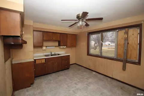 220 E Bittersweet Rd, Washington, IL 61571 photo 6