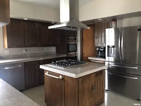7 Marty Ln, Macomb, IL 61455 photo 8