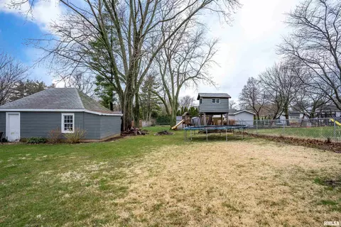 506 W Broad St, Roanoke, IL 61561 photo 32