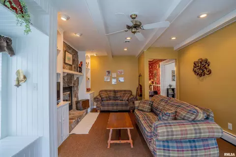 506 W Broad St, Roanoke, IL 61561 photo 5