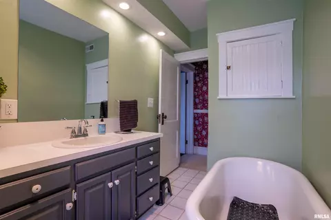 506 W Broad St, Roanoke, IL 61561 photo 24
