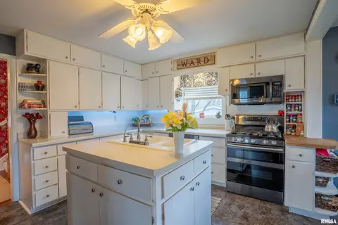 506 W Broad St, Roanoke, IL 61561 photo 8