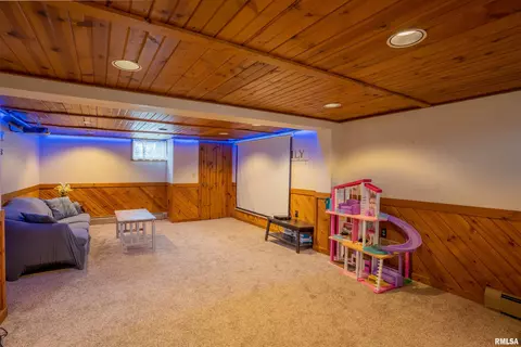 506 W Broad St, Roanoke, IL 61561 photo 17