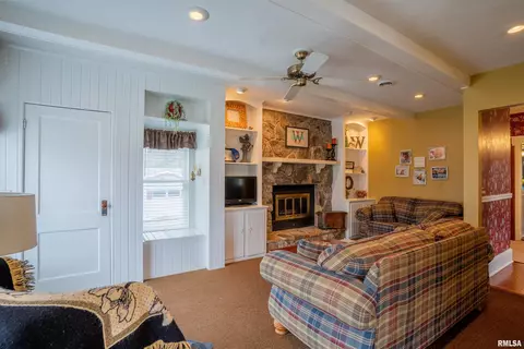 506 W Broad St, Roanoke, IL 61561 photo 7