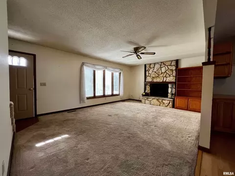 1172 Stacy Ln, Macomb, IL 61455 photo 3
