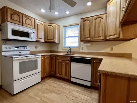1172 Stacy Ln, Macomb, IL 61455 photo 6