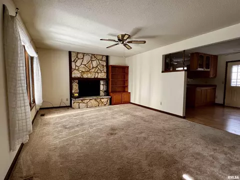 1172 Stacy Ln, Macomb, IL 61455 photo 2