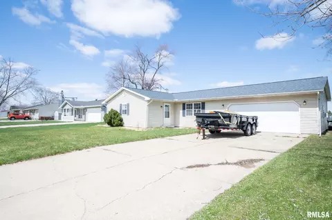 802 E 3rd St, Glasford, IL 61533 photo 2
