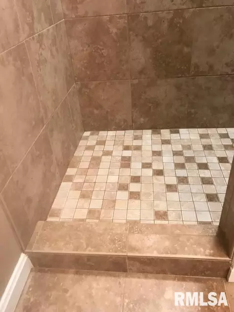 60 Carriage Hl, Macomb, IL 61455 photo 11