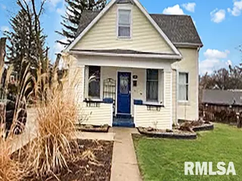 107 N Creamery St, Eureka, IL 61530 photo 1