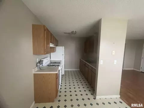 77 Queenwood Rd, Morton, IL 61550 photo 8