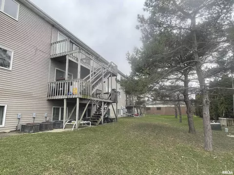 77 Queenwood Rd, Morton, IL 61550 photo 2