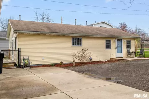 1610 Bunn St, Bloomington, IL 61701 photo 2