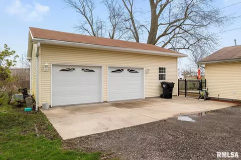 1610 Bunn St, Bloomington, IL 61701 photo 25