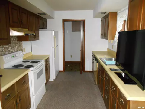 148 James Dr, Macomb, IL 61455 photo 9