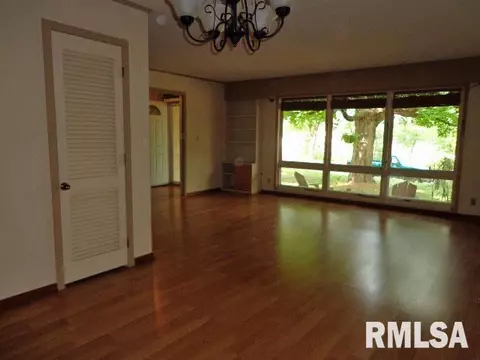 821 Orchard Dr, Macomb, IL 61455 photo 7