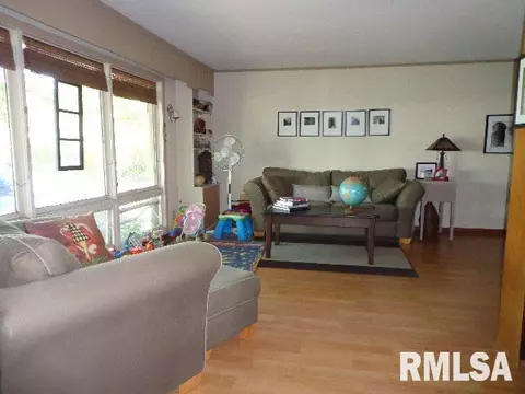 821 Orchard Dr, Macomb, IL 61455 photo 3