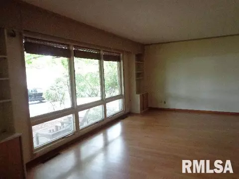 821 Orchard Dr, Macomb, IL 61455 photo 4