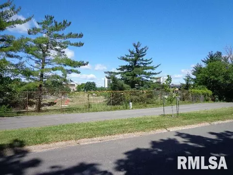 821 Orchard Dr, Macomb, IL 61455 photo 26