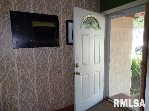 821 Orchard Dr, Macomb, IL 61455 photo 2