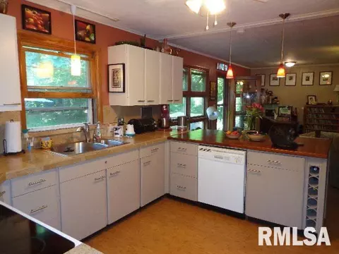 821 Orchard Dr, Macomb, IL 61455 photo 12