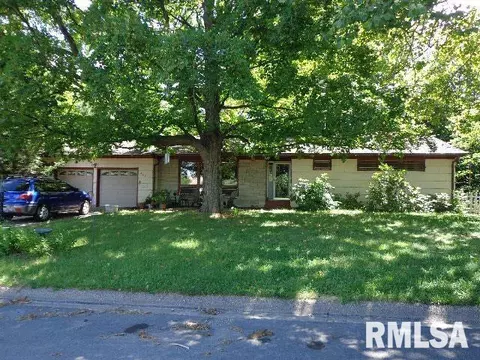 821 Orchard Dr, Macomb, IL 61455 photo 23