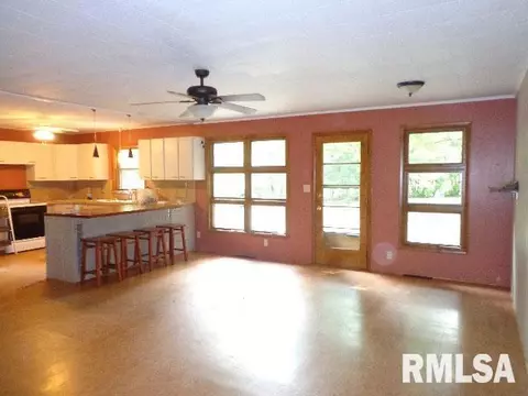 821 Orchard Dr, Macomb, IL 61455 photo 8