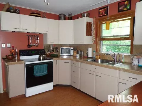 821 Orchard Dr, Macomb, IL 61455 photo 13