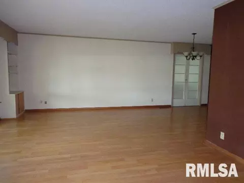821 Orchard Dr, Macomb, IL 61455 photo 5
