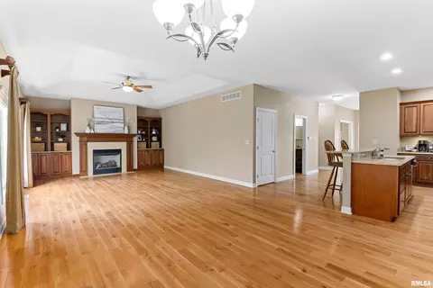 1602 Robin Ct, Morton, IL 61550 photo 6
