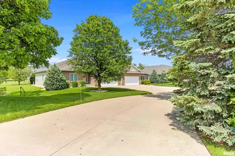 1602 Robin Ct, Morton, IL 61550 photo 2