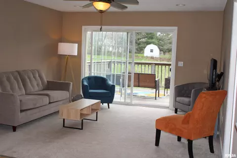 646 Bittersweet Ave, Germantown Hills, IL 61548 photo 9