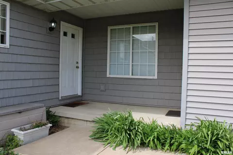 646 Bittersweet Ave, Germantown Hills, IL 61548 photo 2