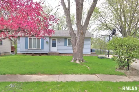 304 Parkview Dr, Washington, IL 61571 photo 1