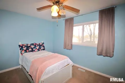 304 Parkview Dr, Washington, IL 61571 photo 8