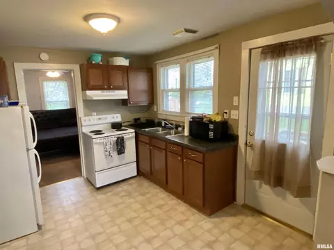 318 E Franklin St, Macomb, IL 61455 photo 9