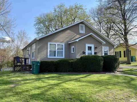 318 E Franklin St, Macomb, IL 61455 photo 2