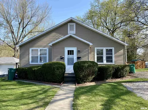 318 E Franklin St, Macomb, IL 61455 photo 1