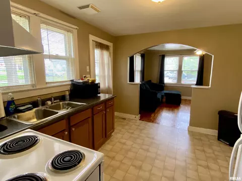 318 E Franklin St, Macomb, IL 61455 photo 6