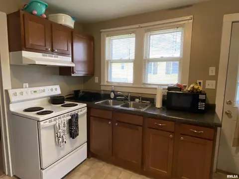 318 E Franklin St, Macomb, IL 61455 photo 8