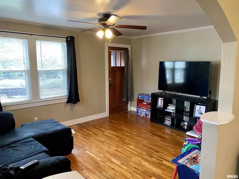 318 E Franklin St, Macomb, IL 61455 photo 4