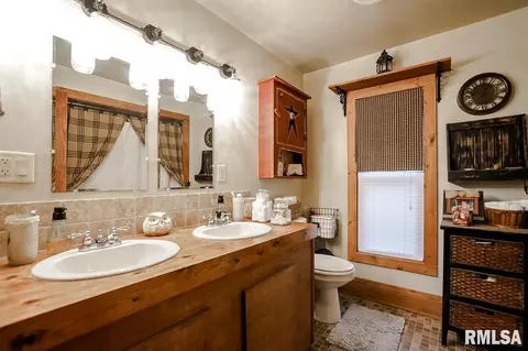 238 W Pine St, Canton, IL 61520 photo 44
