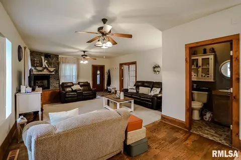238 W Pine St, Canton, IL 61520 photo 17