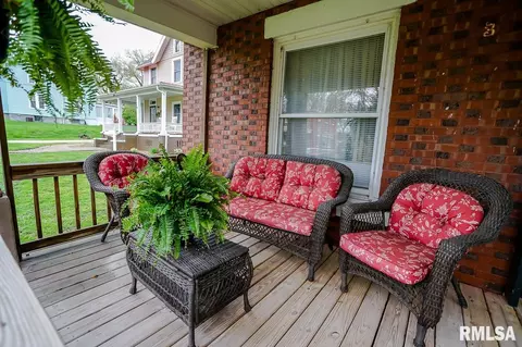 238 W Pine St, Canton, IL 61520 photo 5