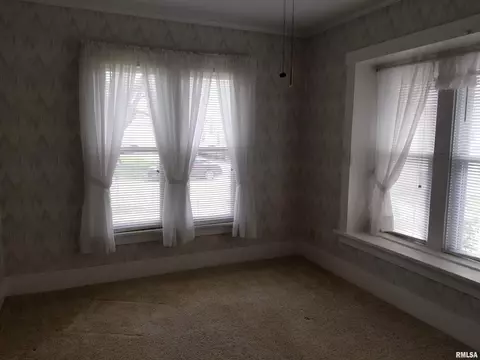 838 S Main St, Canton, IL 61520 photo 9